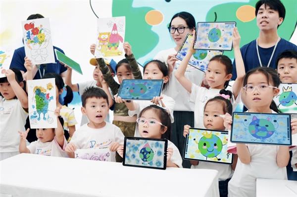 华为学堂2024天生会画夏令营开幕携手孩子探索艺术无限可能(图2)