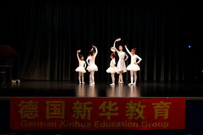 歌舞琴声庆盛夏2024德国新华教育夏季音乐会热辣举办！(图4)
