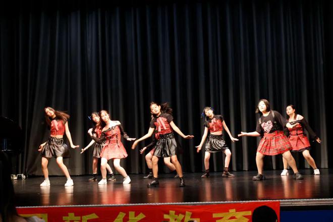 歌舞琴声庆盛夏2024德国新华教育夏季音乐会热辣举办！(图7)