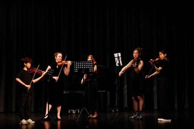 歌舞琴声庆盛夏2024德国新华教育夏季音乐会热辣举办！(图10)