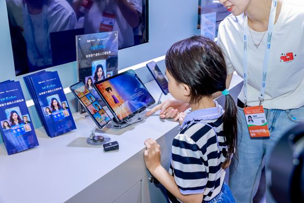 2024世界人工智能大会｜“子曰”教育大模型最新应用成果亮相词典笔变身AI家教