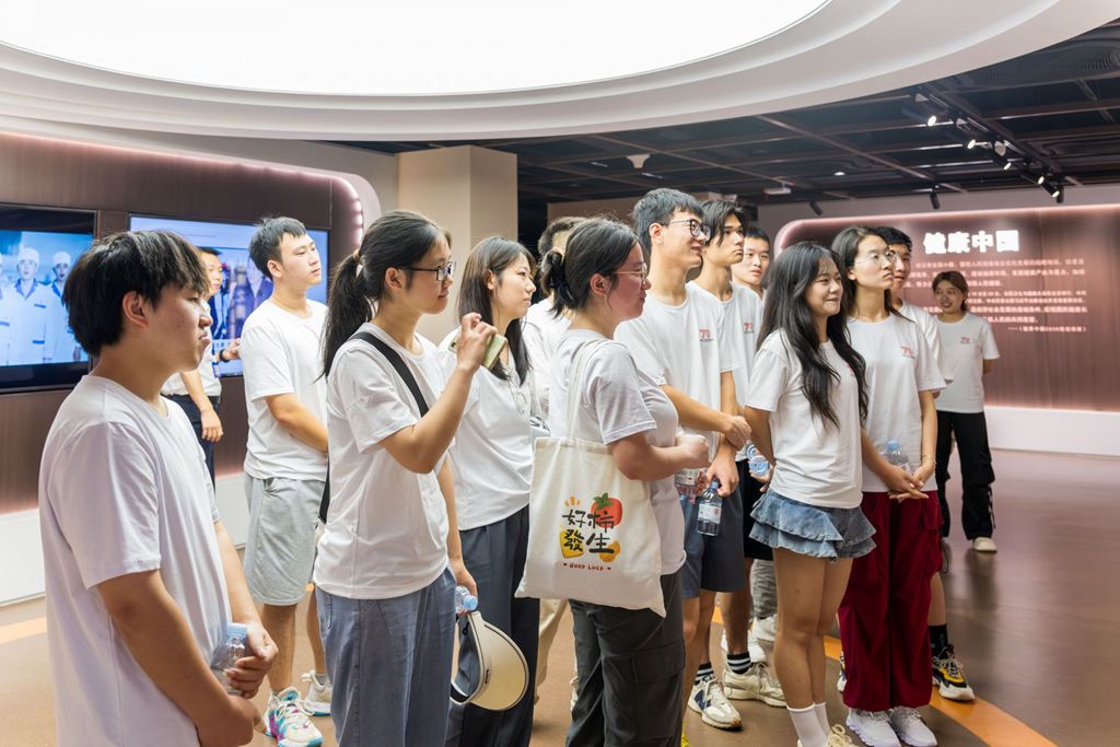 走出校门劲青春展梦翼！2024年“劲牌阳光大学生”夏令营开营(图2)