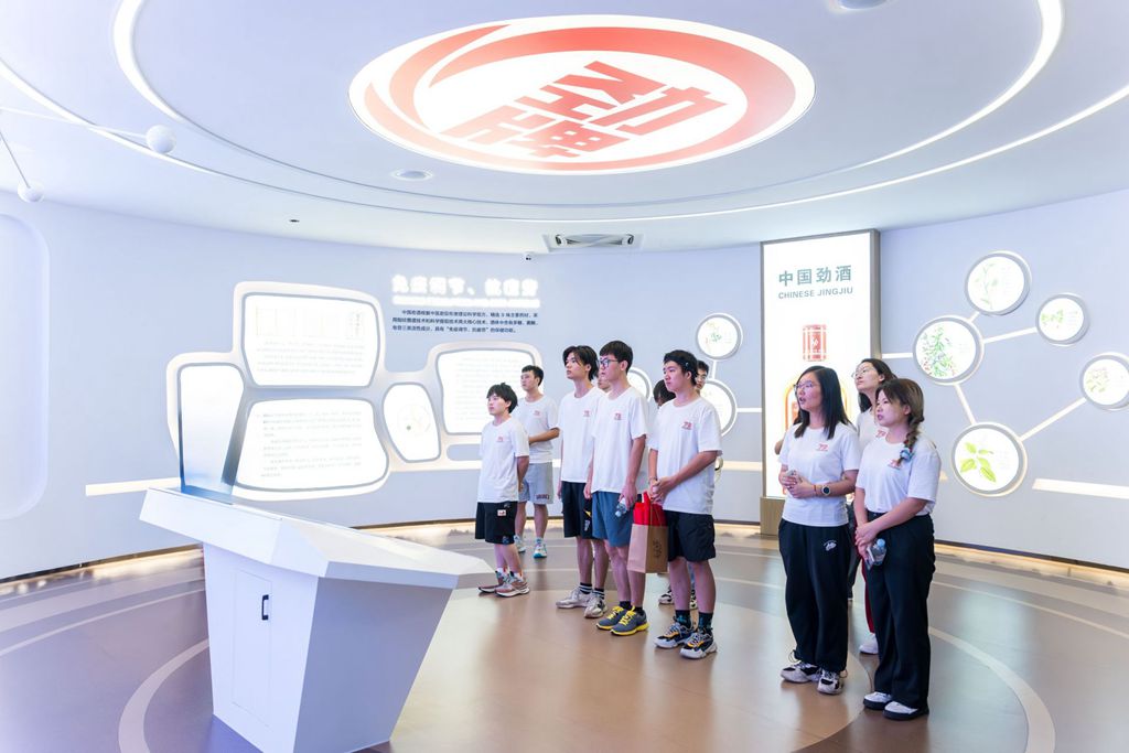 走出校门劲青春展梦翼！2024年“劲牌阳光大学生”夏令营开营(图3)