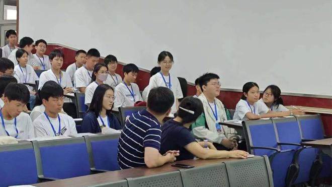 特色礼贤少年迎风雨破浪正启航——记青岛九中中日班2024级夏令营活动顺利开营(图3)