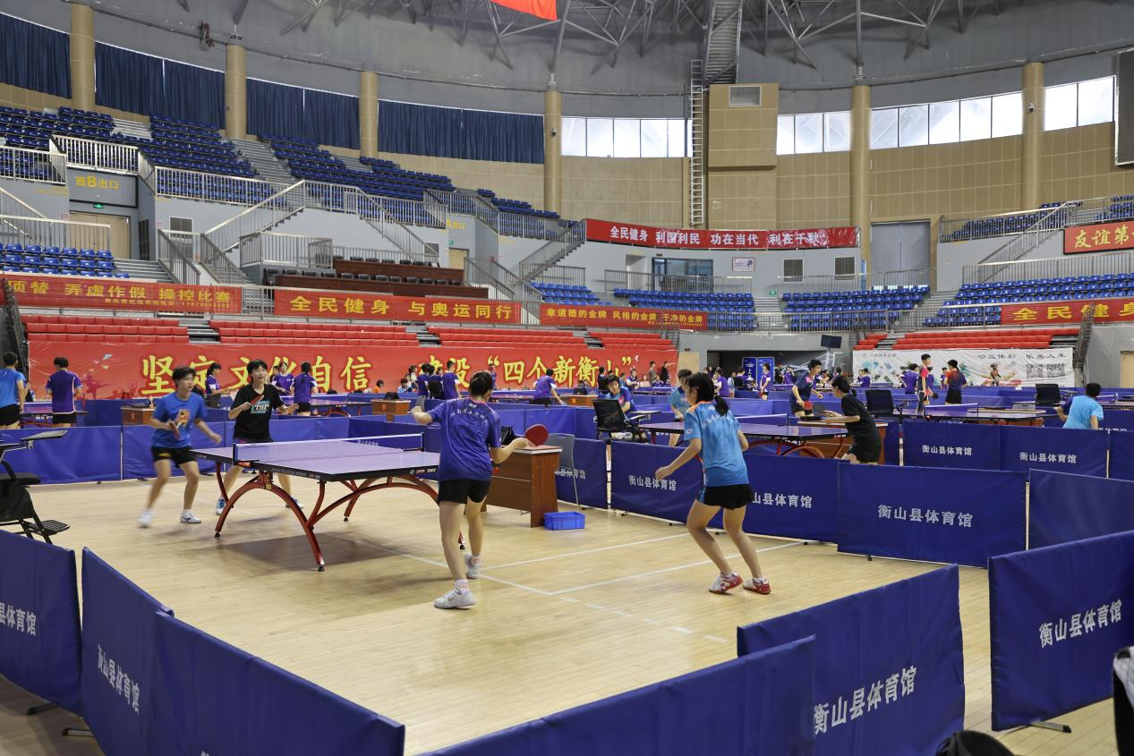 2024年湖南省青少年乒乓球锦标赛赛前适应训练热火朝天