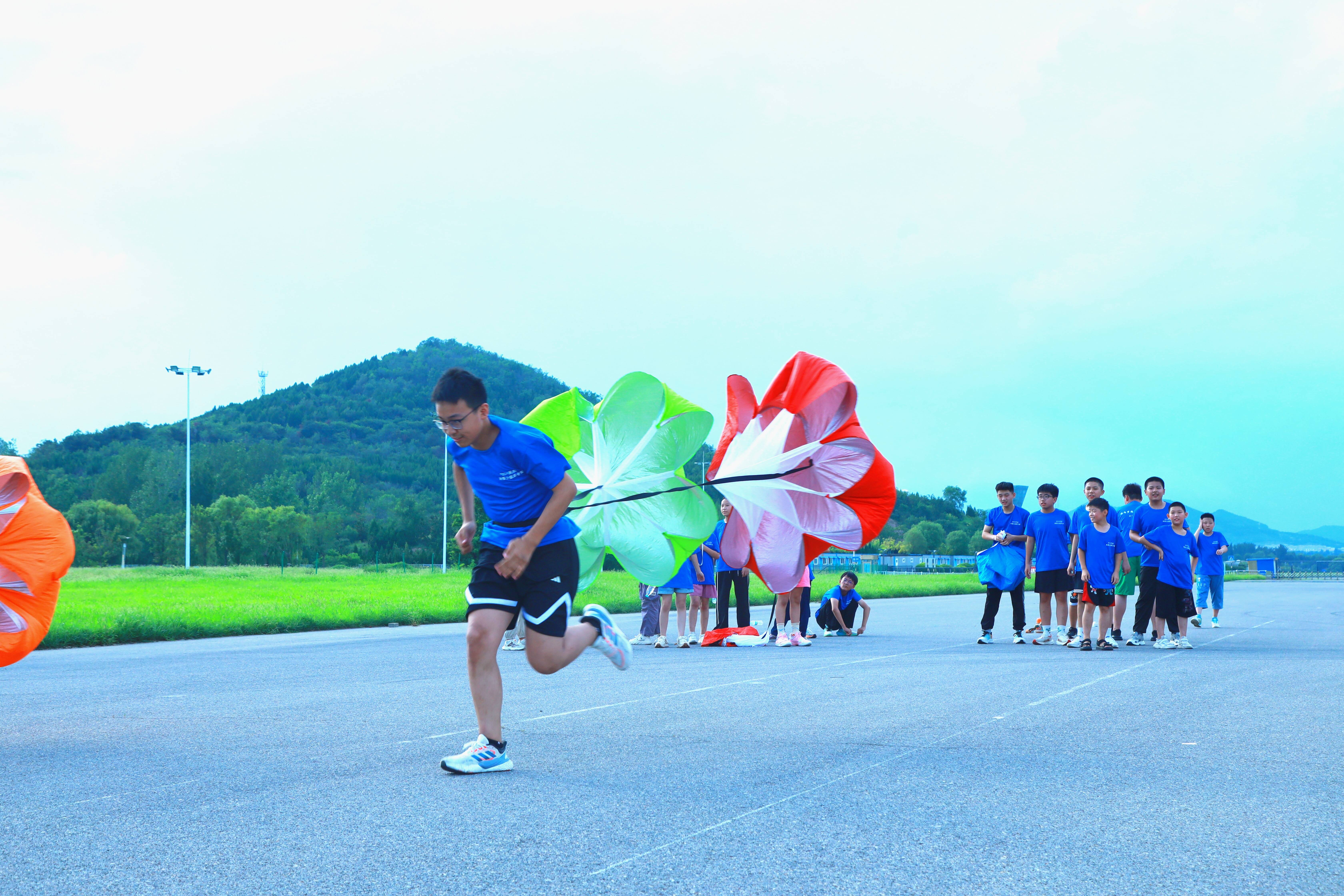 2024年“放飞梦想爱心启航”民航科普公益夏令营活动济南开营