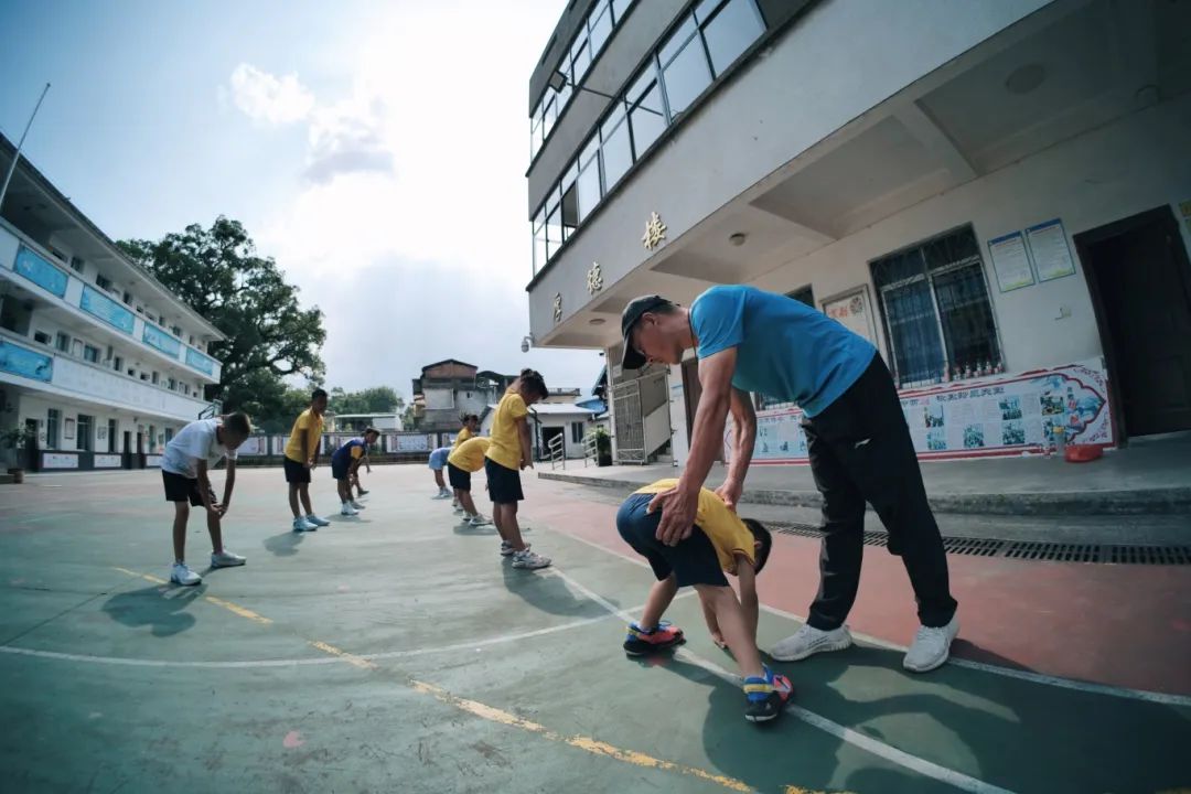 桂林市新民中心校棒垒球队荣获2024年全国“新时代好少年”称号(图2)