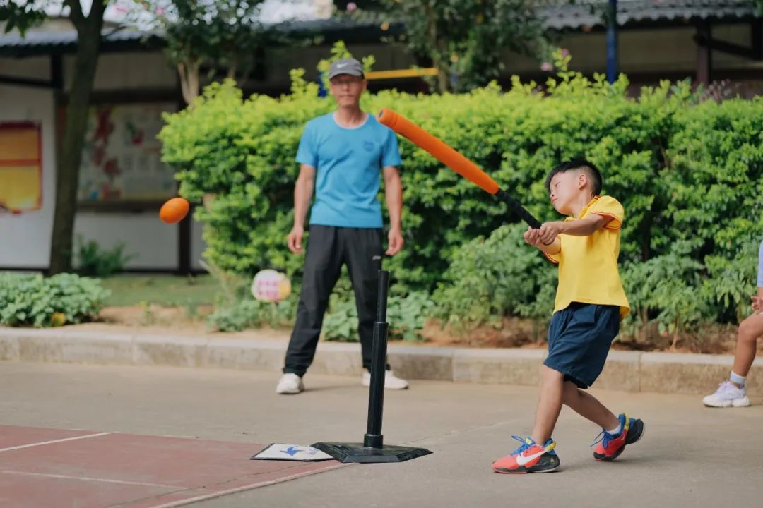 桂林市新民中心校棒垒球队荣获2024年全国“新时代好少年”称号(图3)