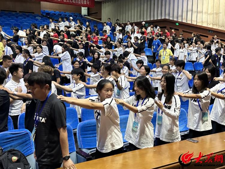 追寻线年全国青少年校园足球夏令营再掀高潮