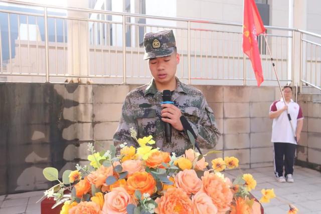 西安市雁塔区第二中学举行高2024级新生国防教育开营仪式(图3)