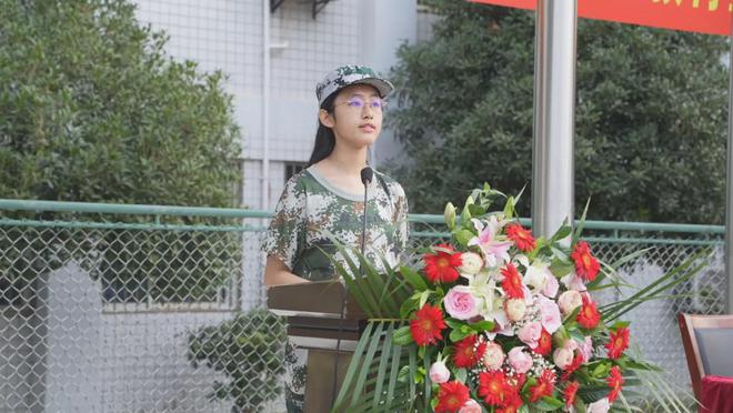 江油市太白中学隆重举行2024级新生国防教育暨军事训练营开营仪式(图2)