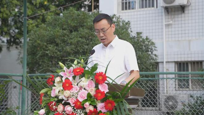 江油市太白中学隆重举行2024级新生国防教育暨军事训练营开营仪式(图4)