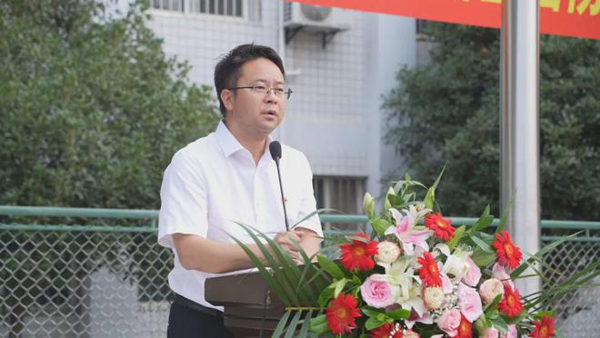 江油市太白中学隆重举行2024级新生国防教育暨军事训练营开营仪式(图5)