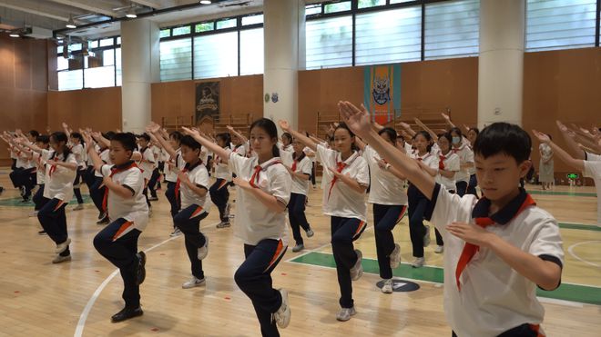 南京外国语学校雨花国际学校中学部举行2024级新生入学教育活动(图6)