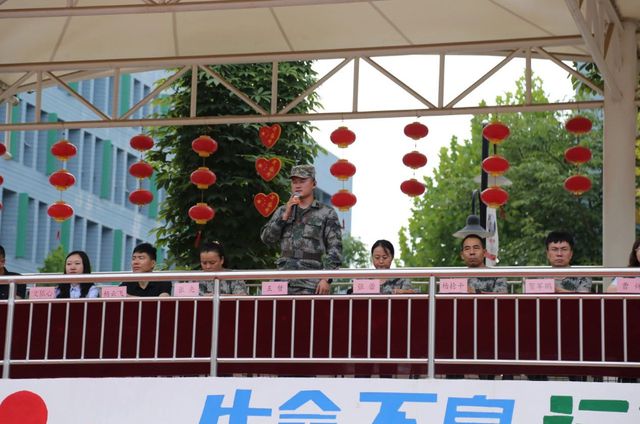 激扬青春志强国勇担当——延安市新区江苏中学2024级国防教育暨入学教育实践活动(图4)