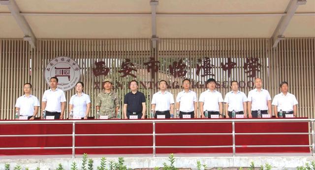 西安市临潼中学举行2024级国防教育总结表彰大会暨军训闭营会操(图3)