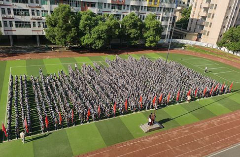 青春奋斗、强国有我——湖南永兴树德中学2024级新生国防教育开营(图3)