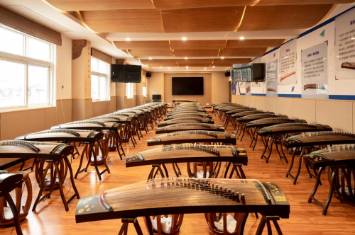 龙凤乐器智能古筝亮相2024上海国际乐展点燃古筝教育的创新之火(图6)