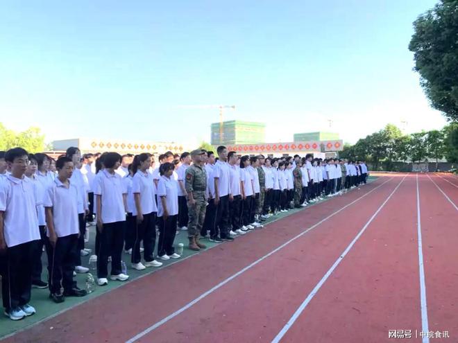 皖江高中举行2024级高一新生入学教育暨军训开营仪式(图3)