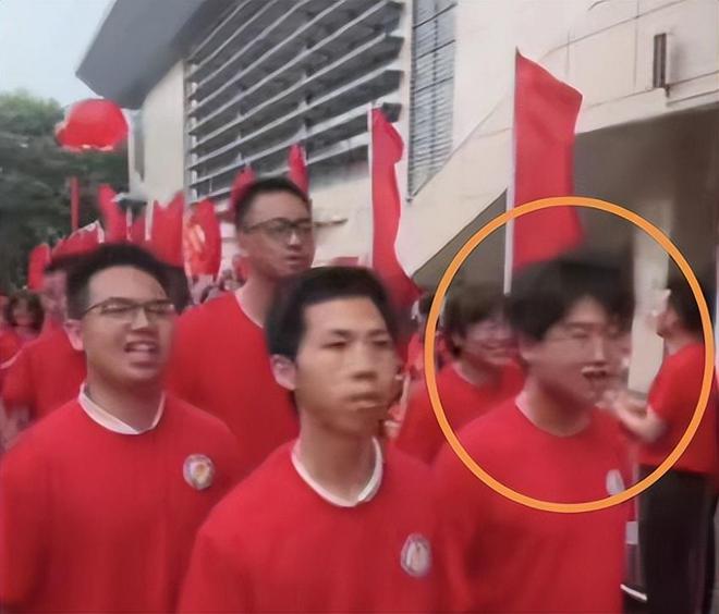 孙卓认亲3年首次接受独家专访表现厅里厅气亲姐孙悦吃瓜(图2)