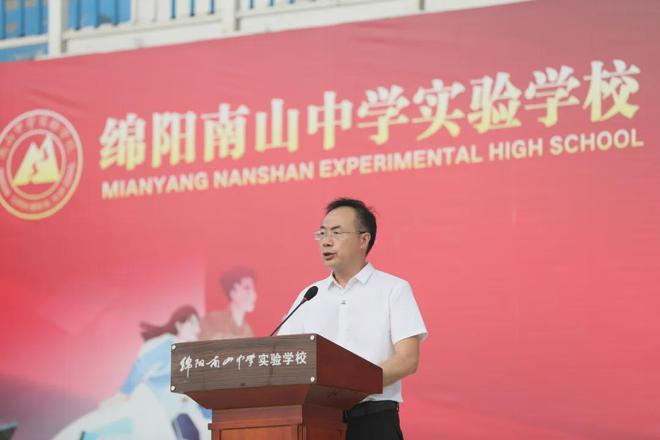 百炼成钢铸军魂绵阳南实2024级高一新生国防教育军事训练开营(图2)