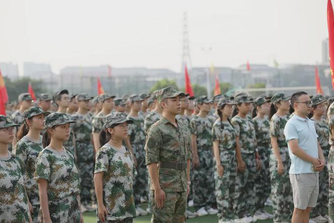 百炼成钢铸军魂绵阳南实2024级高一新生国防教育军事训练开营
