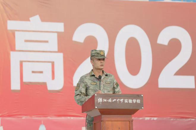 百炼成钢铸军魂绵阳南实2024级高一新生国防教育军事训练开营(图4)