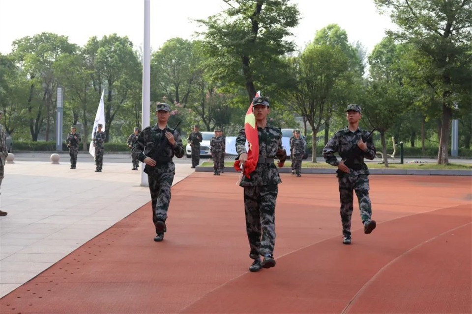 扬帆踏浪再起航跨江赶海逐梦行——我校2024级国防教育暨军事训练顺利结营(图2)