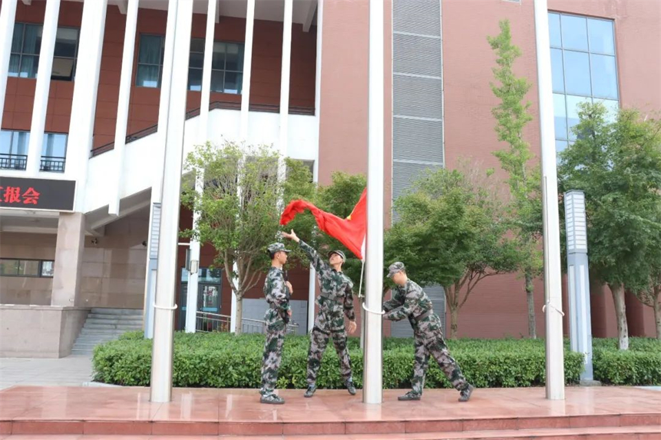 扬帆踏浪再起航跨江赶海逐梦行——我校2024级国防教育暨军事训练顺利结营(图3)