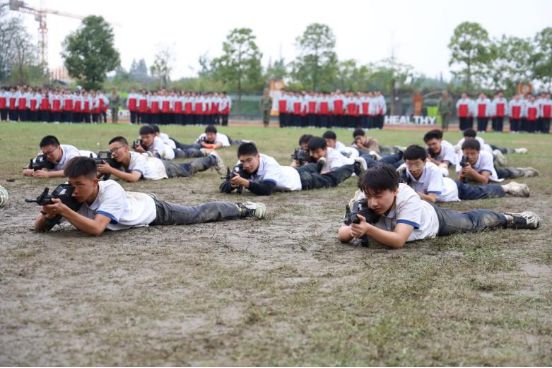 震撼！成都青苏职中2024级学生国防教育活动圆满落幕(图3)