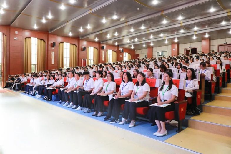 【研训传薪火杏坛映初心】内蒙古鄂尔多斯市东胜区2024年新教师岗前培训开班啦！(图2)