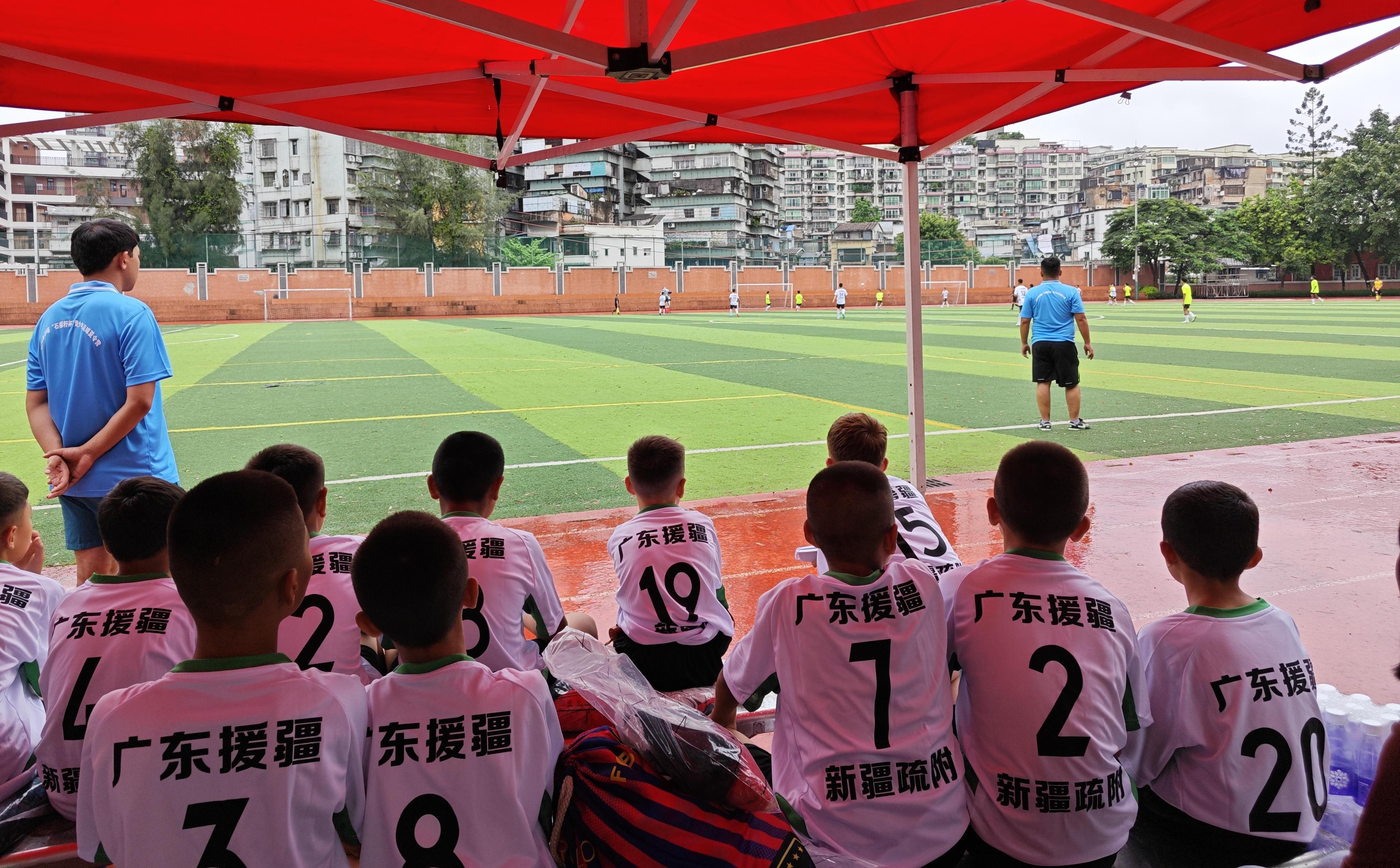 路途虽远孩子们用足球拉近“心的距离”：2024年粤喀“石榴籽杯”广东夏令营开营(图3)