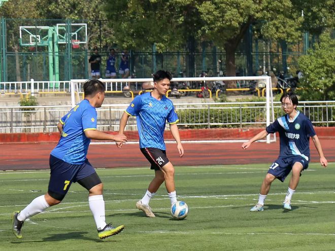 信阳师范大学国际教育学院：2024级“迎新杯”足球赛火热开幕(图4)