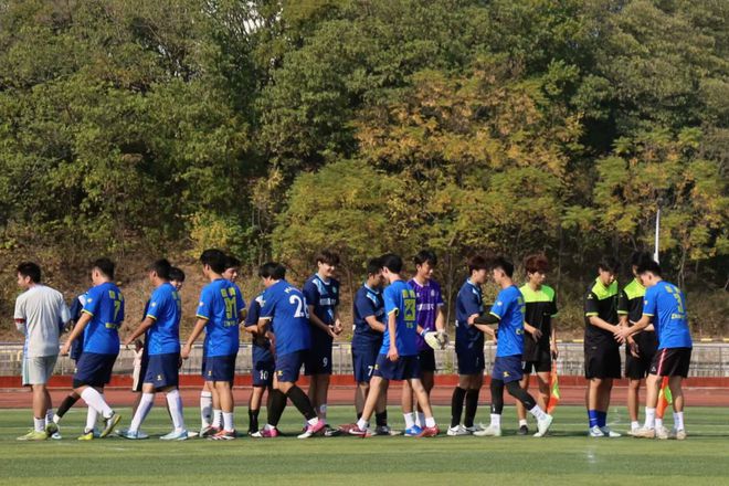 信阳师范大学国际教育学院：2024级“迎新杯”足球赛火热开幕(图5)