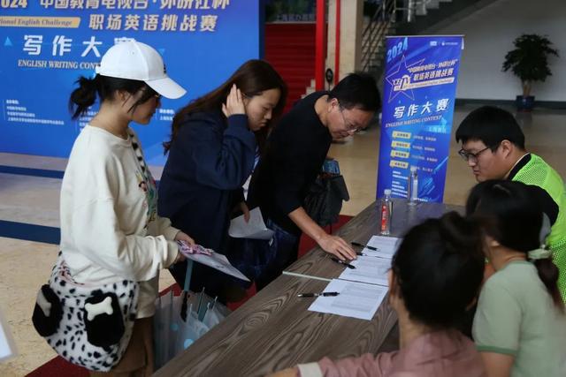 2024“中国教育电视台外研社杯”职场英语挑战赛写作大赛（上海赛区）在东海学院举行(图2)