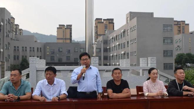 新县光彩实验学校举行2024级七年级新生综合素质拓展训练活动(图7)