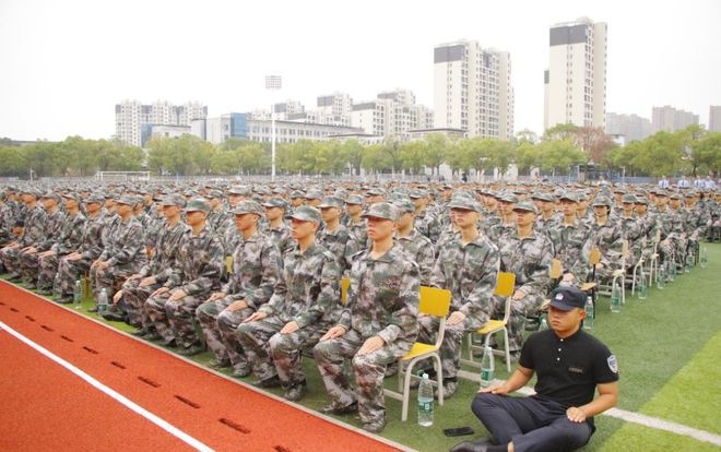 开训！学院2024级新生军训动员大会召开(图4)