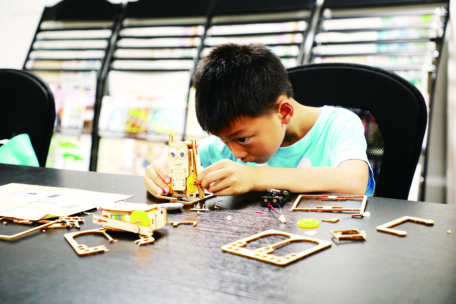 马鞍山雨山区：科技点亮暑假(图2)