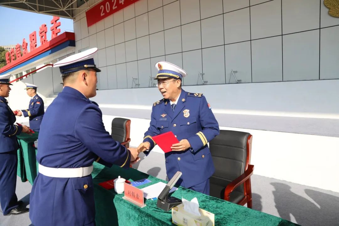 江苏消防举办2024年新招录消防员第一阶段教育训练结业典礼(图2)