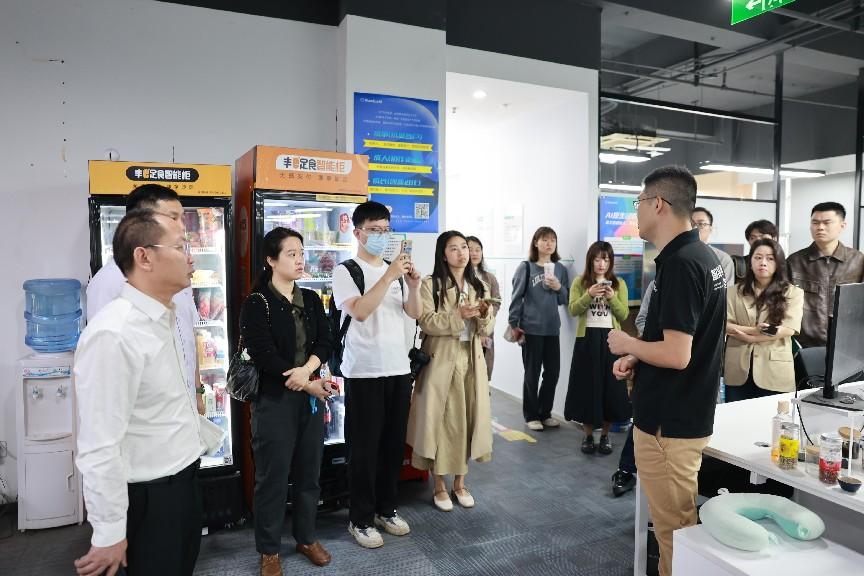 人工智能与机器人企业成色如何？央省市级媒体聚焦成都探寻产业发展创新密码(图5)