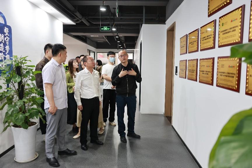 人工智能与机器人企业成色如何？央省市级媒体聚焦成都探寻产业发展创新密码(图8)