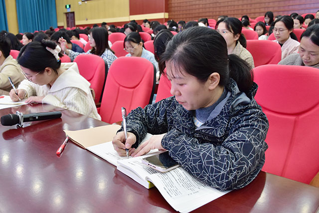 南宁市银岭小学举行2024年春季学期提升教育教学管理能力培训活动