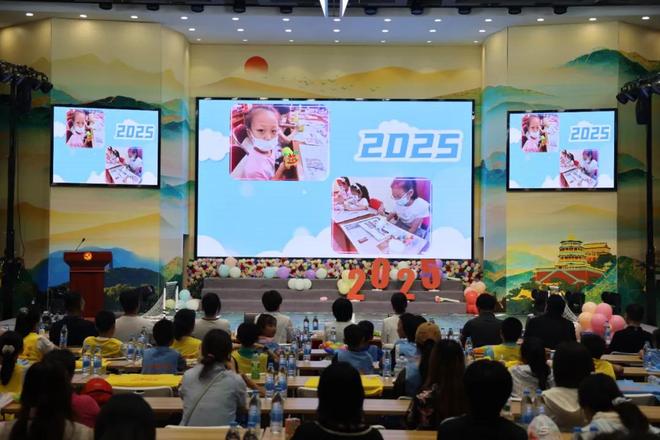 炸裂开营！2025年“AI未来探索家”暑假夏令营引爆科技狂欢！(图2)