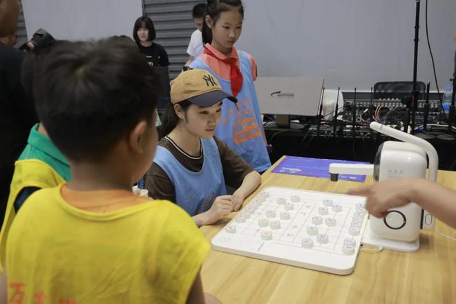 炸裂开营！2025年“AI未来探索家”暑假夏令营引爆科技狂欢！(图11)