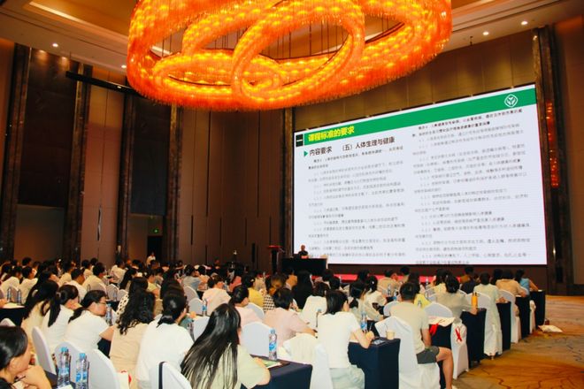 2025年江西省义务教育新课程新教材省级培训火热推进——揭秘第十二套人教版义教教材“新”意何在(图2)