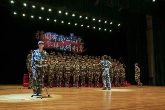 军训进行时强国有我心向党军歌铸魂谱新章——2024级本科生军训文艺汇演(图8)