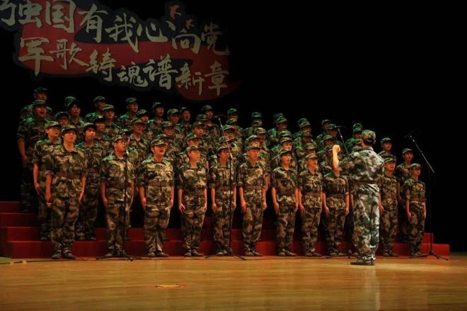 军训进行时强国有我心向党军歌铸魂谱新章——2024级本科生军训文艺汇演(图6)