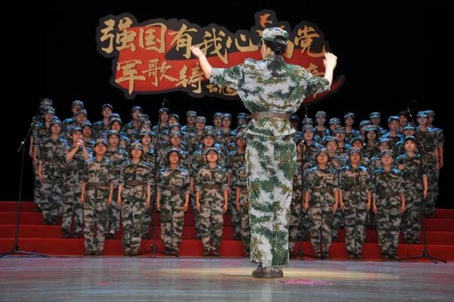 军训进行时强国有我心向党军歌铸魂谱新章——2024级本科生军训文艺汇演(图16)