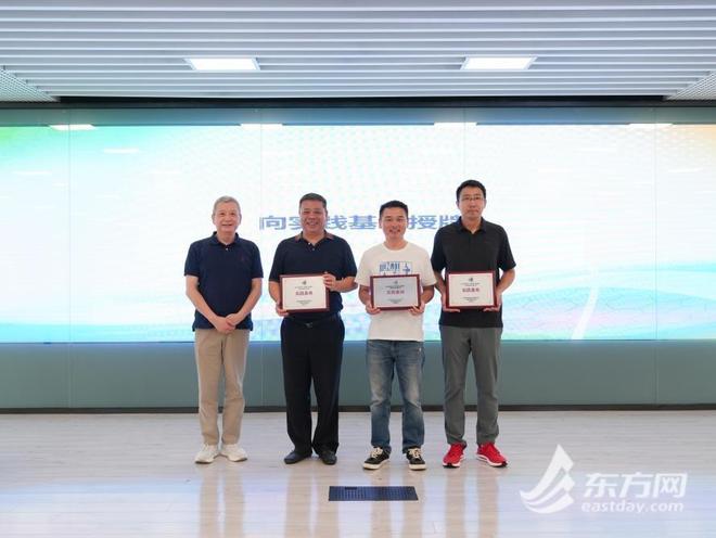 沉浸式探秘AI与创新设计2025上海“玩转科学·创意无限”夏令营开营(图5)