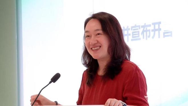 沉浸式探秘AI与创新设计2025上海“玩转科学·创意无限”夏令营开营(图3)